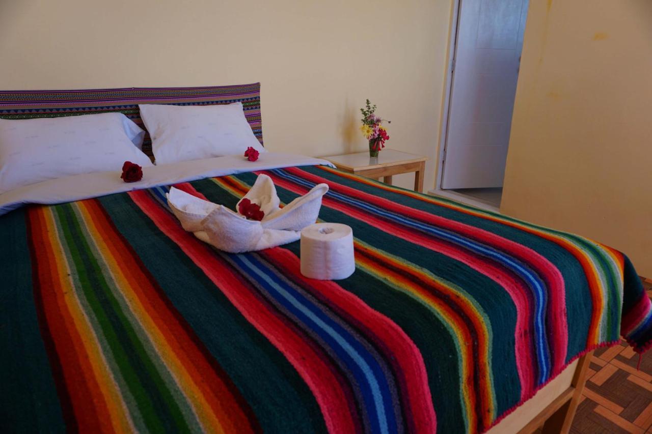 Tikawasi Homestay Comunidad Pueblo Isla Amantani Jose Luis Ocosuyo エクステリア 写真