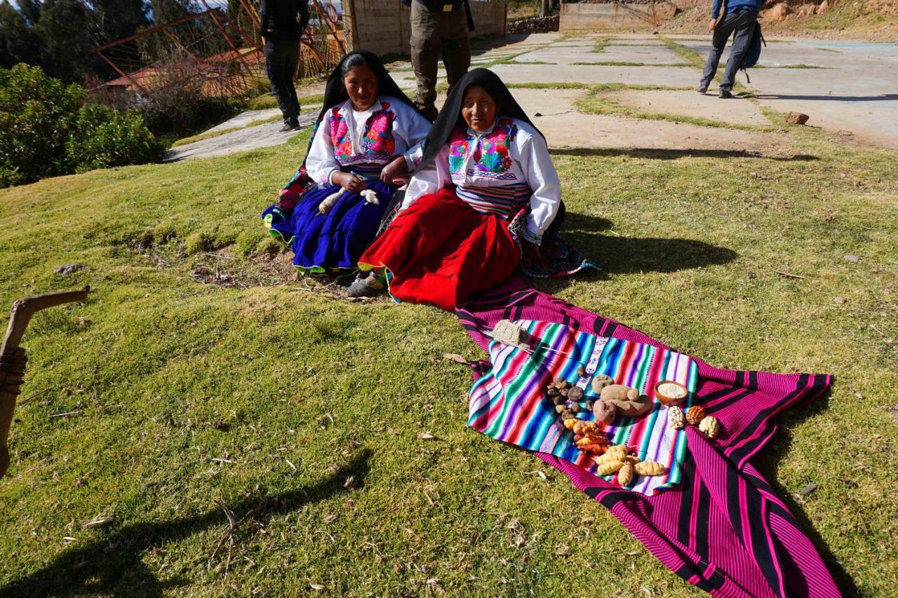 Tikawasi Homestay Comunidad Pueblo Isla Amantani Jose Luis Ocosuyo エクステリア 写真