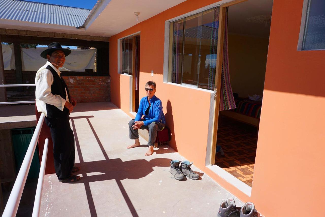 Tikawasi Homestay Comunidad Pueblo Isla Amantani Jose Luis Ocosuyo エクステリア 写真