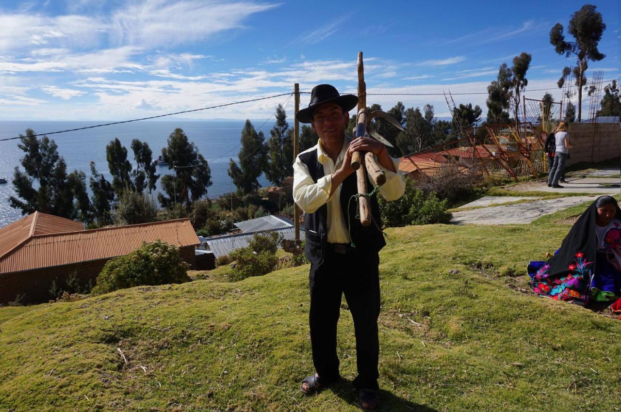 Tikawasi Homestay Comunidad Pueblo Isla Amantani Jose Luis Ocosuyo エクステリア 写真