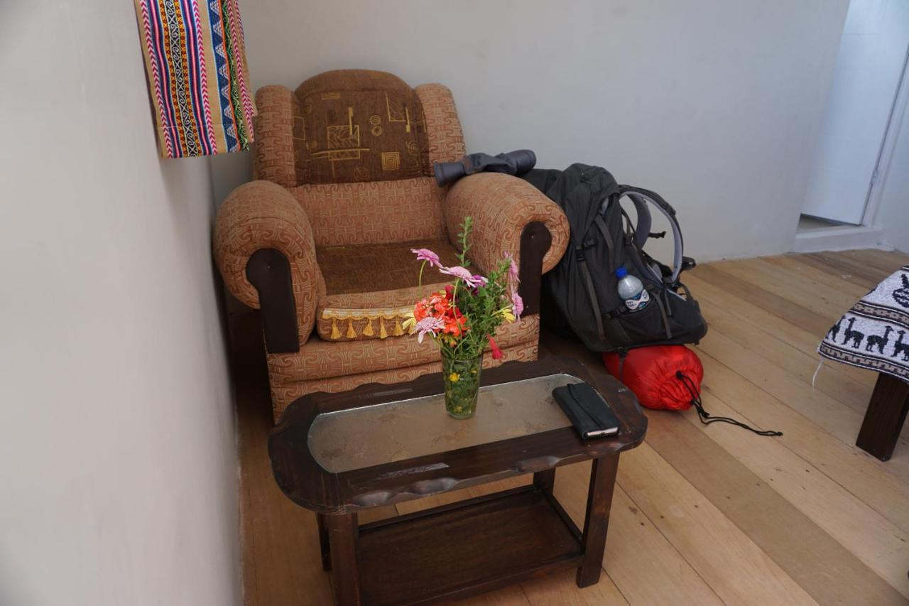 Tikawasi Homestay Comunidad Pueblo Isla Amantani Jose Luis Ocosuyo エクステリア 写真
