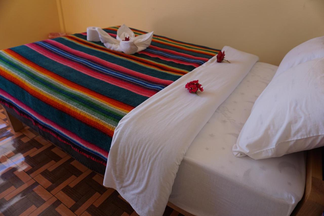 Tikawasi Homestay Comunidad Pueblo Isla Amantani Jose Luis Ocosuyo エクステリア 写真