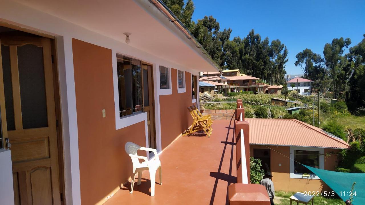 Tikawasi Homestay Comunidad Pueblo Isla Amantani Jose Luis Ocosuyo エクステリア 写真